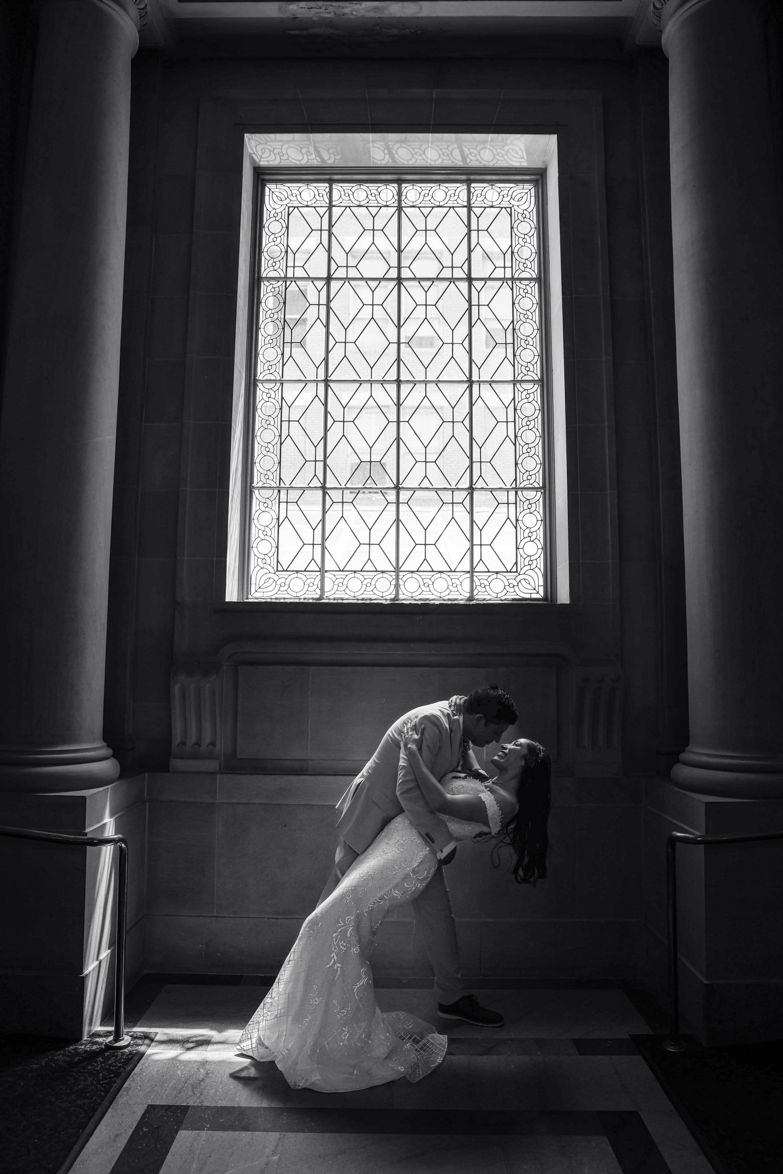 Black & White Dip Kiss